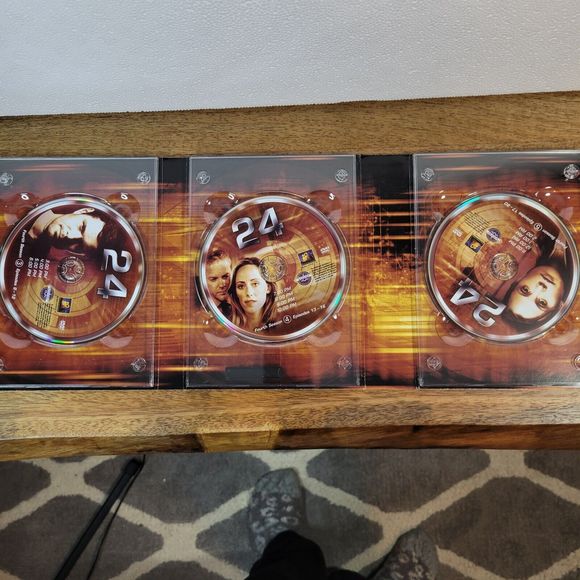 24 Series DVD Seasons 1-4, Kiefer Sutherland Jack Bauer  USA - Picture 9 of 16